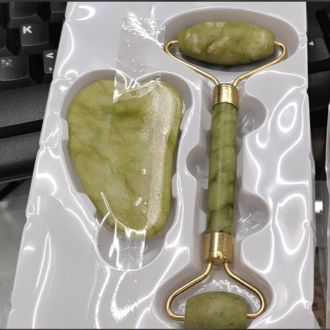 2 Piece Facial Jade Roller - Image 4