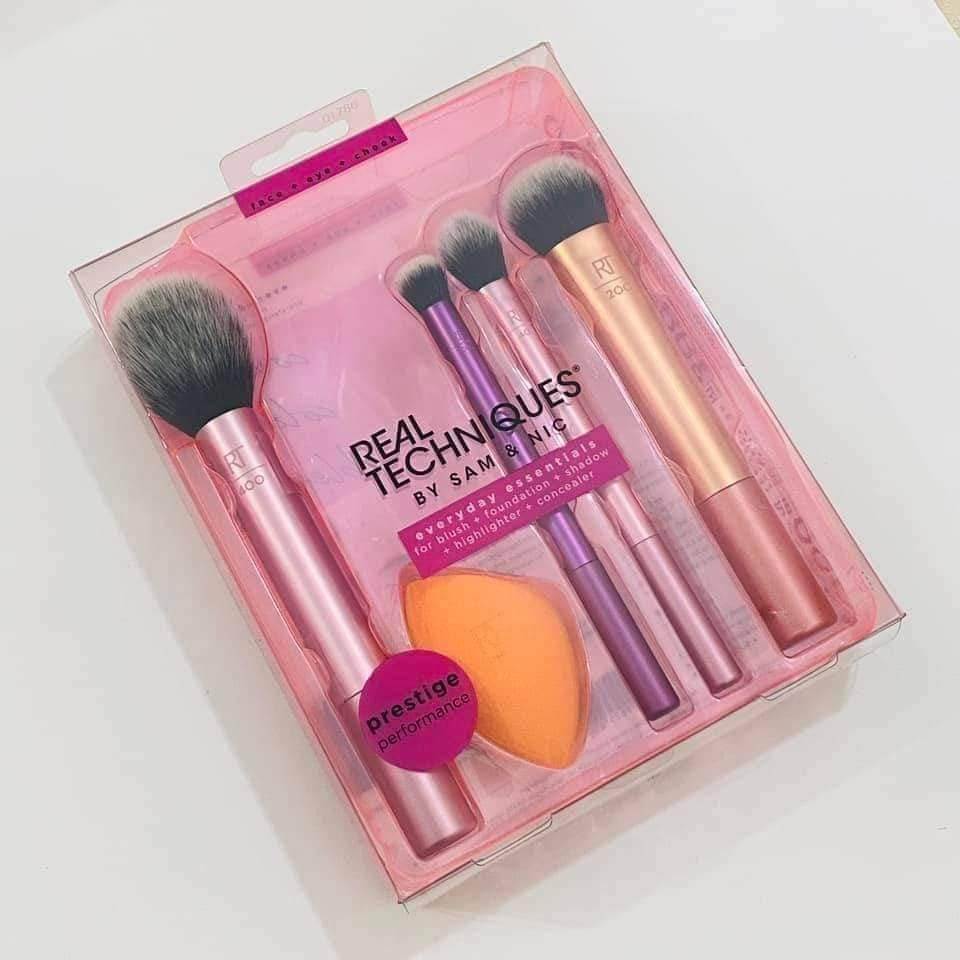REAL TECHNIQUES 5 IN 1 MAKEUP BRUSH SET
